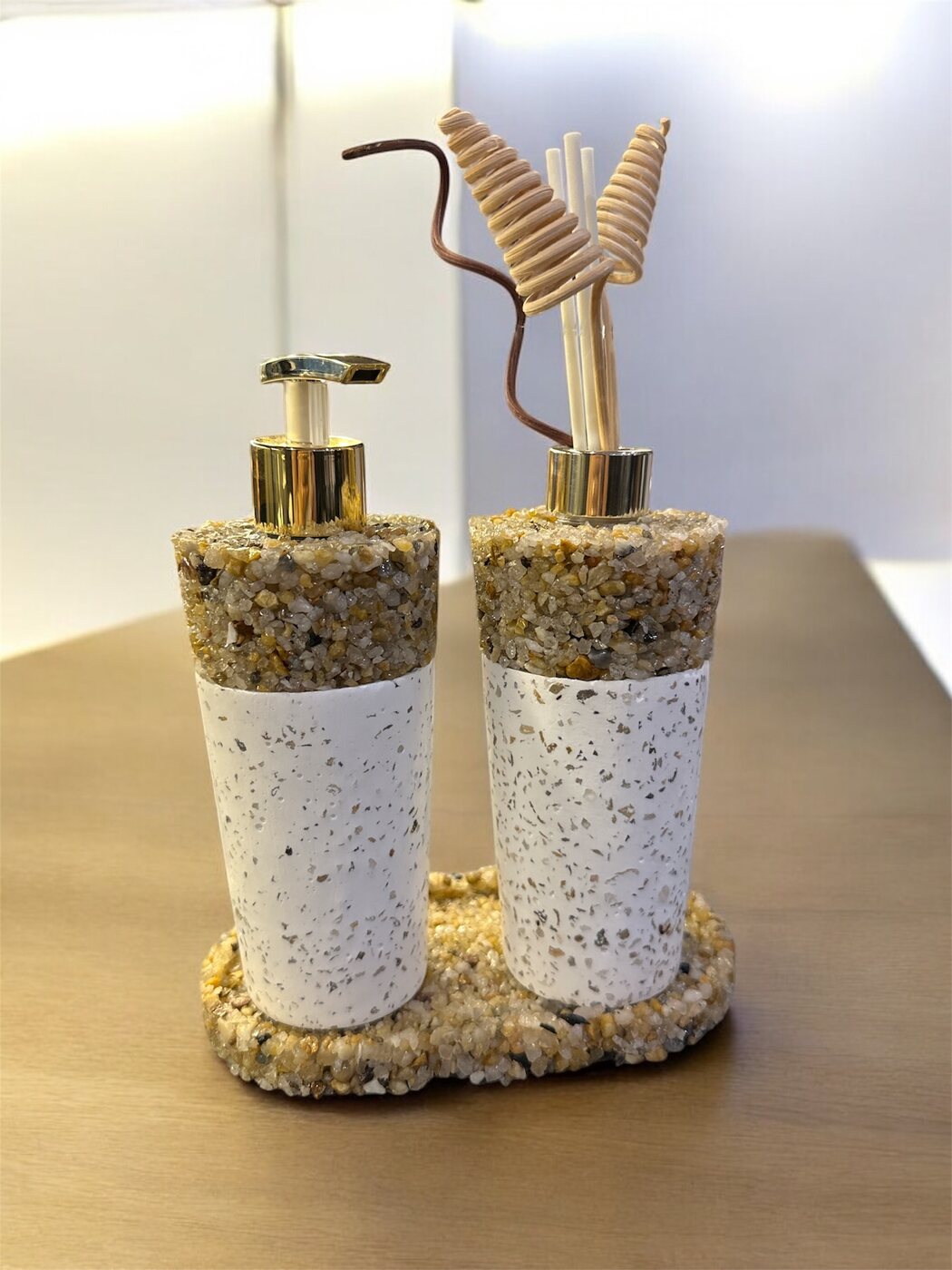 Dois dispensers em granilite